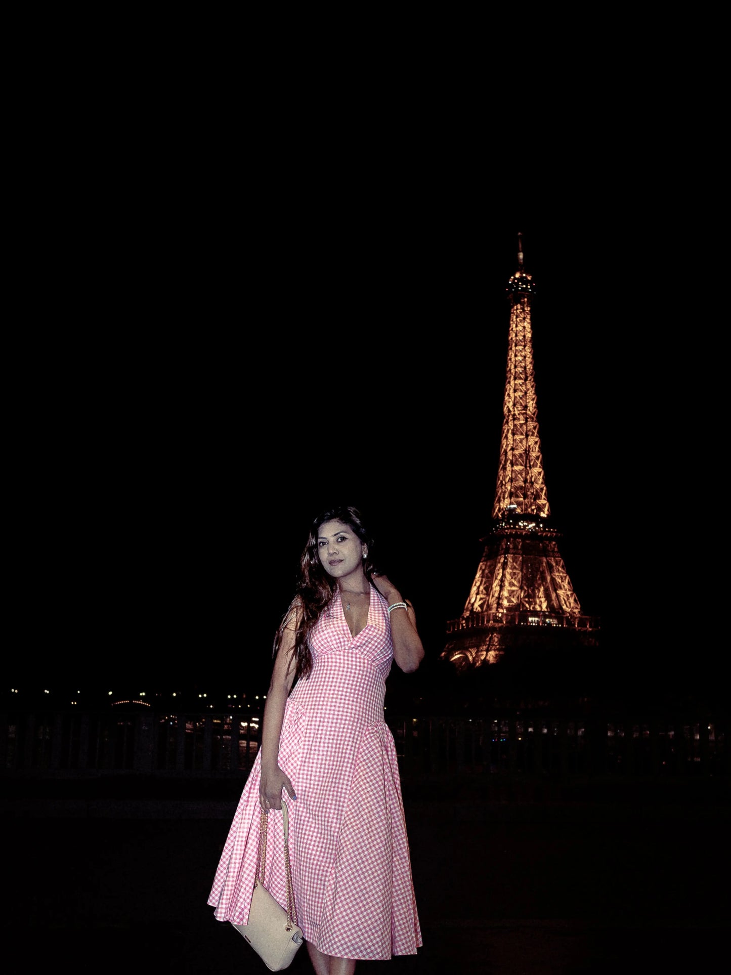 Photographie avec un de mes presets Lightroom prise a Paris la nuit.